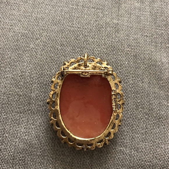 Vintage Gerry’s Cameo Brooch Pendant - Picture 4 of 6